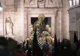 La Virgen de las Angustias durante una procesión de Semana Santa.