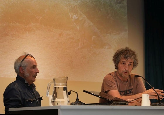 Alberto Fernández y Fernando Jubete, en la Fundación Díaz-Caneja.