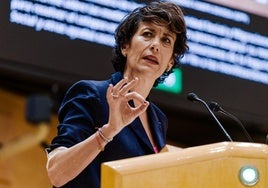 La ministra de Inclusión, Seguridad Social y Migraciones, Elma Saiz, durante su intervención en el Senado de este martes..