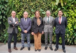 Visita del delegado de la Junta y la presidenta de la Diputación, en la jornada 'Alternativas Logísticas para la Exportación-Importación de Productos de Empresas Palentinas desde Santander', este viernes.