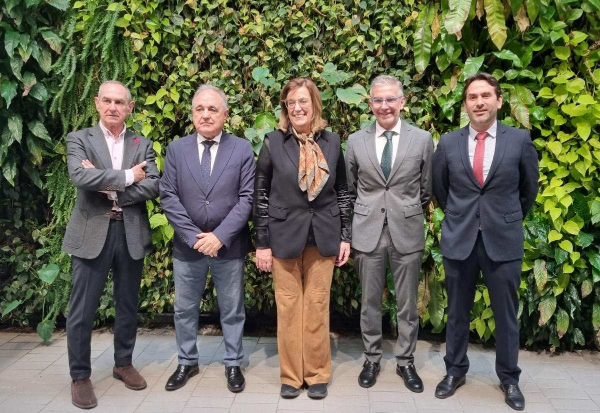 Palencia impulsa la exportación agroalimentaria con el puerto de Santander como aliado estratégico