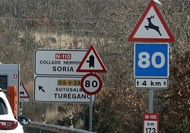 Señal que advierte de la presencia de animales en las proximidades de una carretera de Segovia.