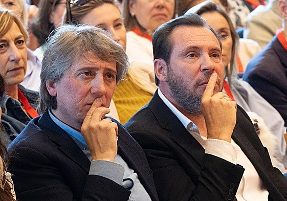 Carlos Martínez y Óscar Puente, durante el pasado congreso provincial del PSOE en Valladolid.