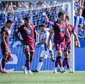 Los jugadores del Real Valladolid tras uno de los tres goles marcados por el Leganés en Butarque este sábado.