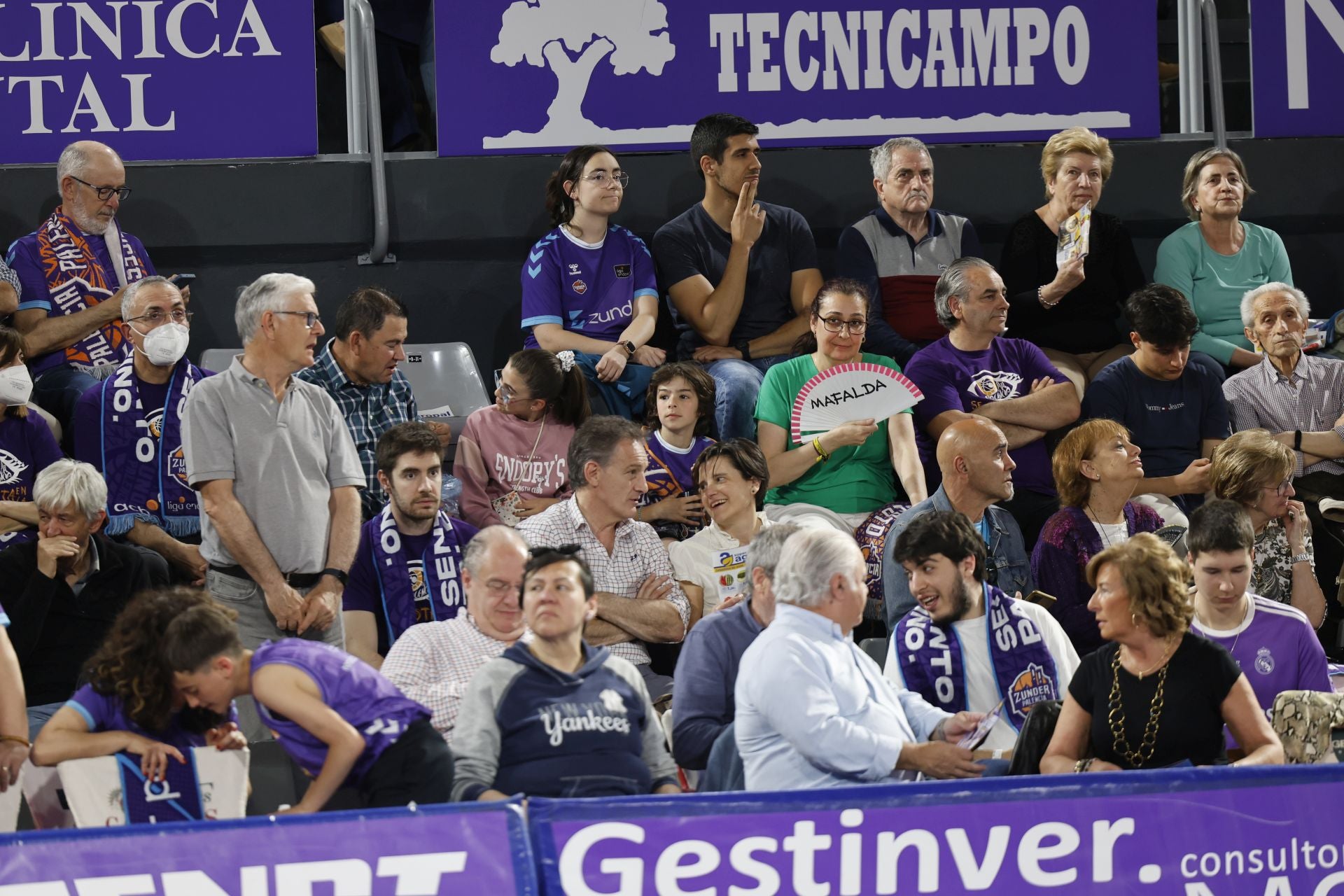 Así ha animado la afición palentina al Súper Agropal ante el Obradoiro