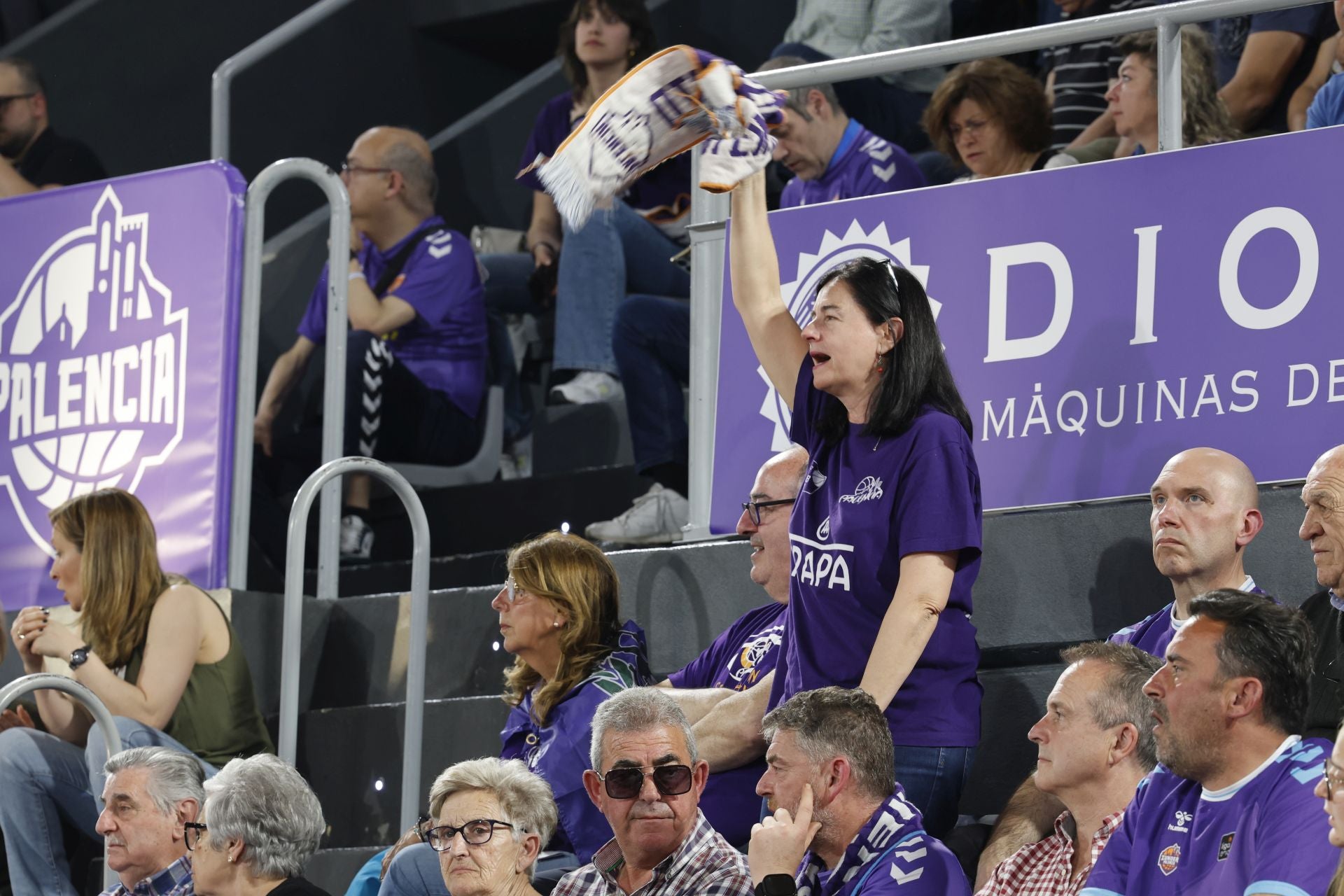 Así ha animado la afición palentina al Súper Agropal ante el Obradoiro