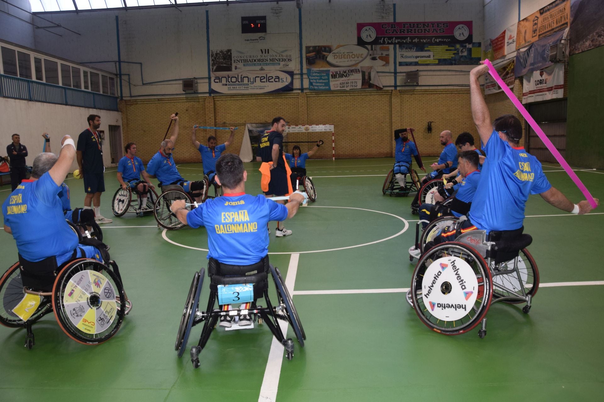 La selección española de balonmano en silla de ruedas se entrena en Velilla