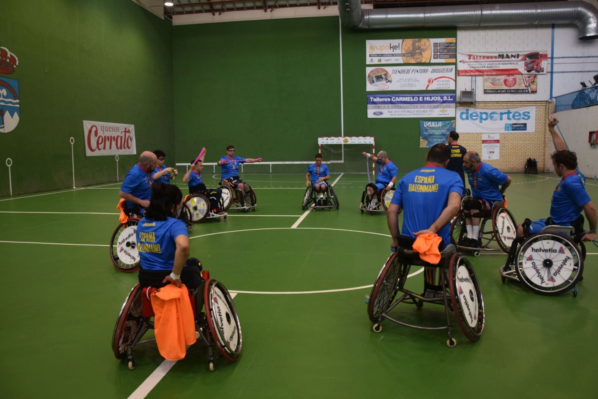 La selección española de balonmano en silla de ruedas se entrena en Velilla