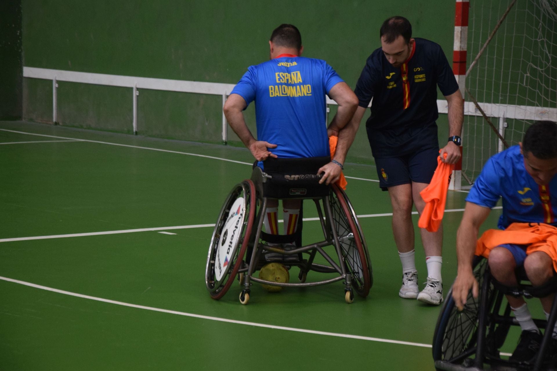 La selección española de balonmano en silla de ruedas se entrena en Velilla