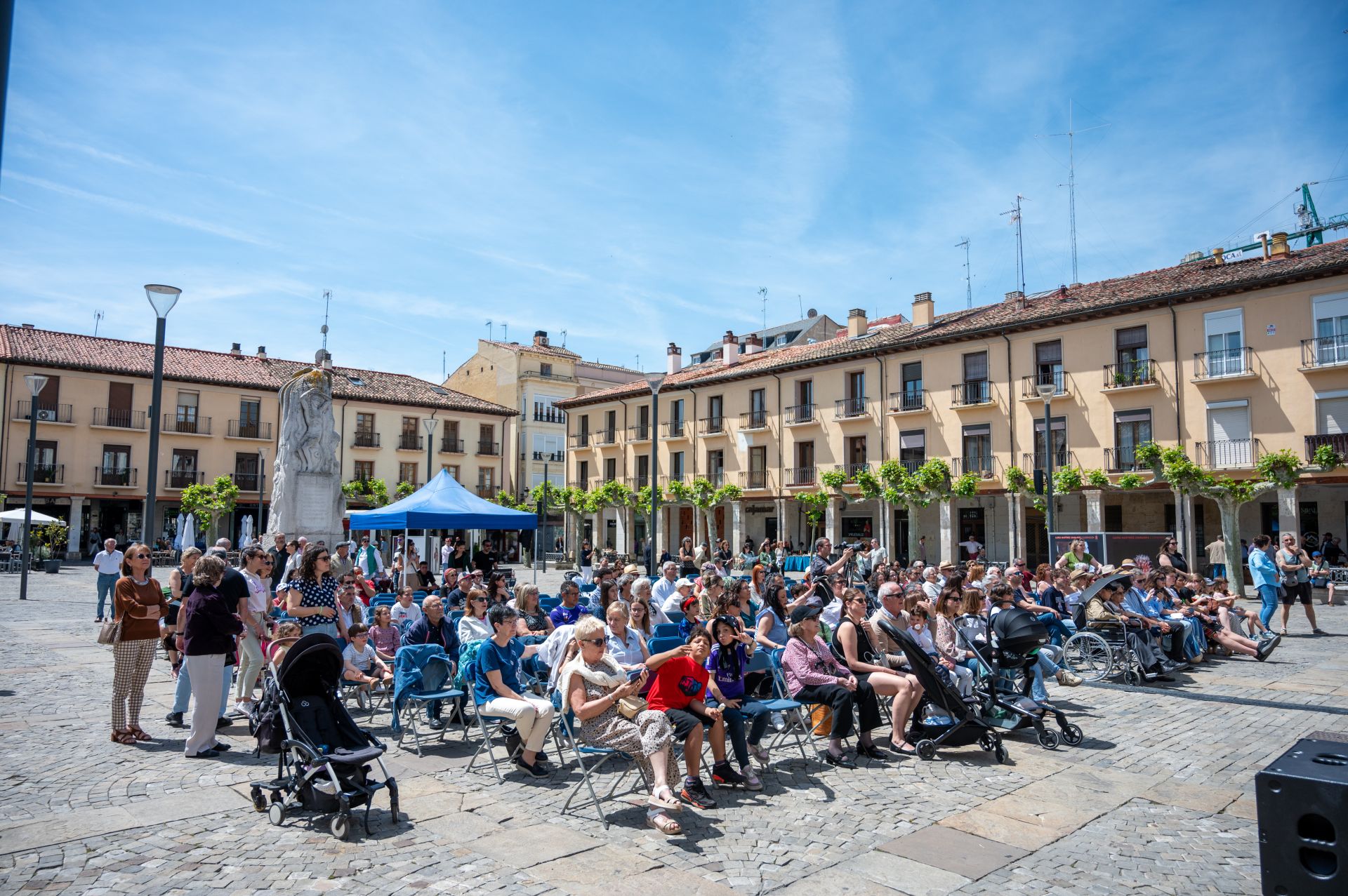 Cuarenta bailarines celebran en Palencia el día del claqué