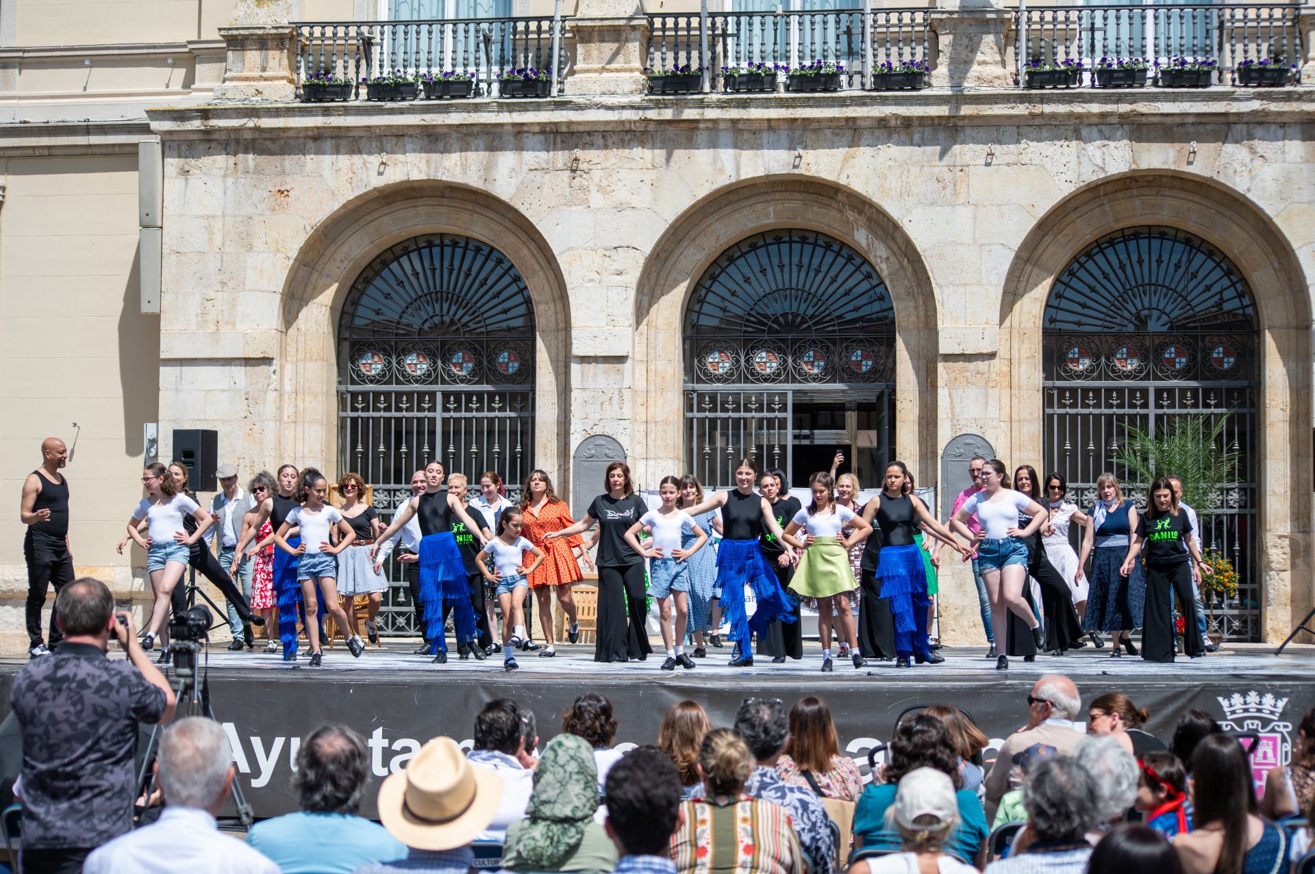 Cuarenta bailarines celebran en Palencia el día del claqué