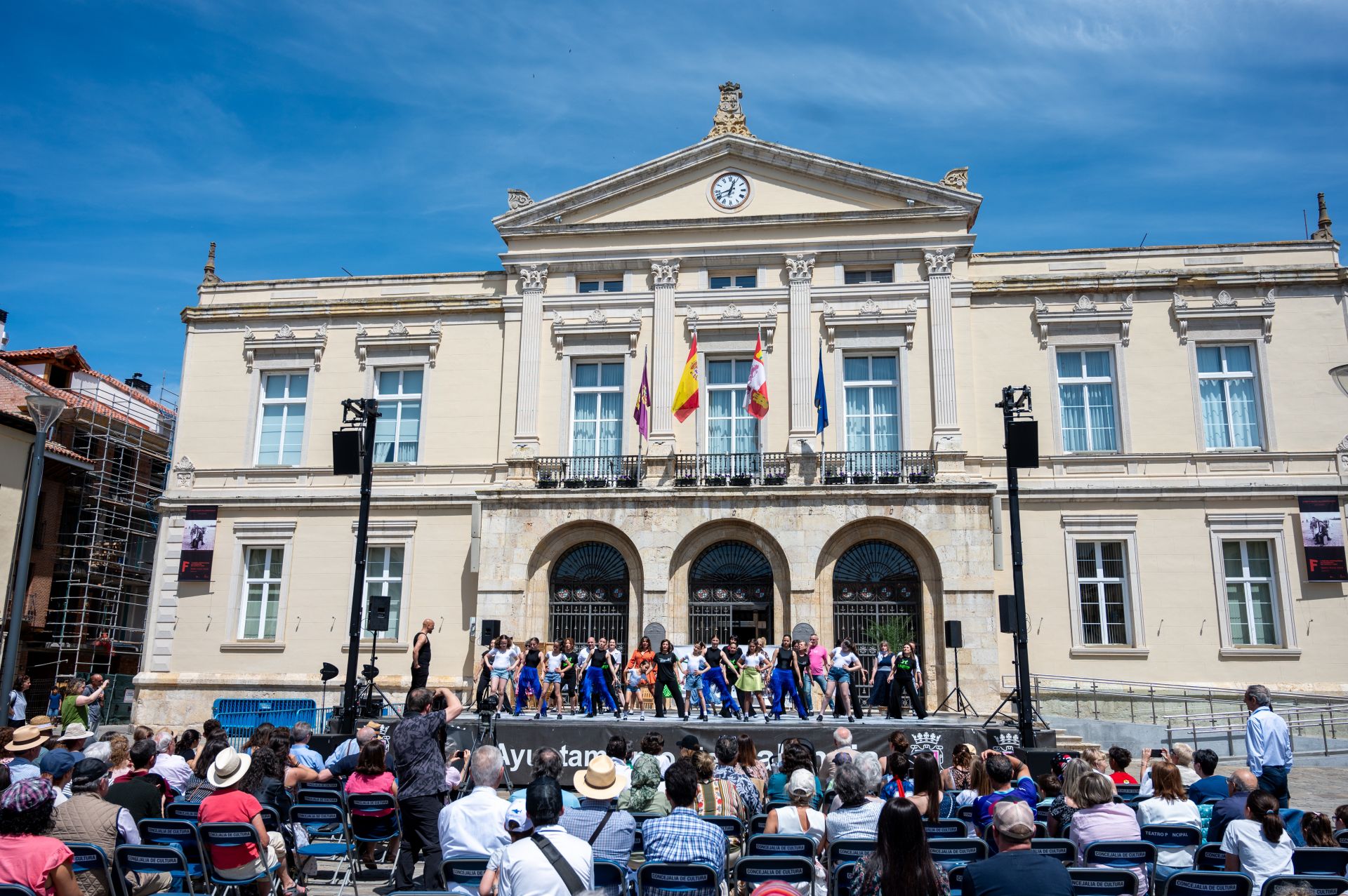 Cuarenta bailarines celebran en Palencia el día del claqué