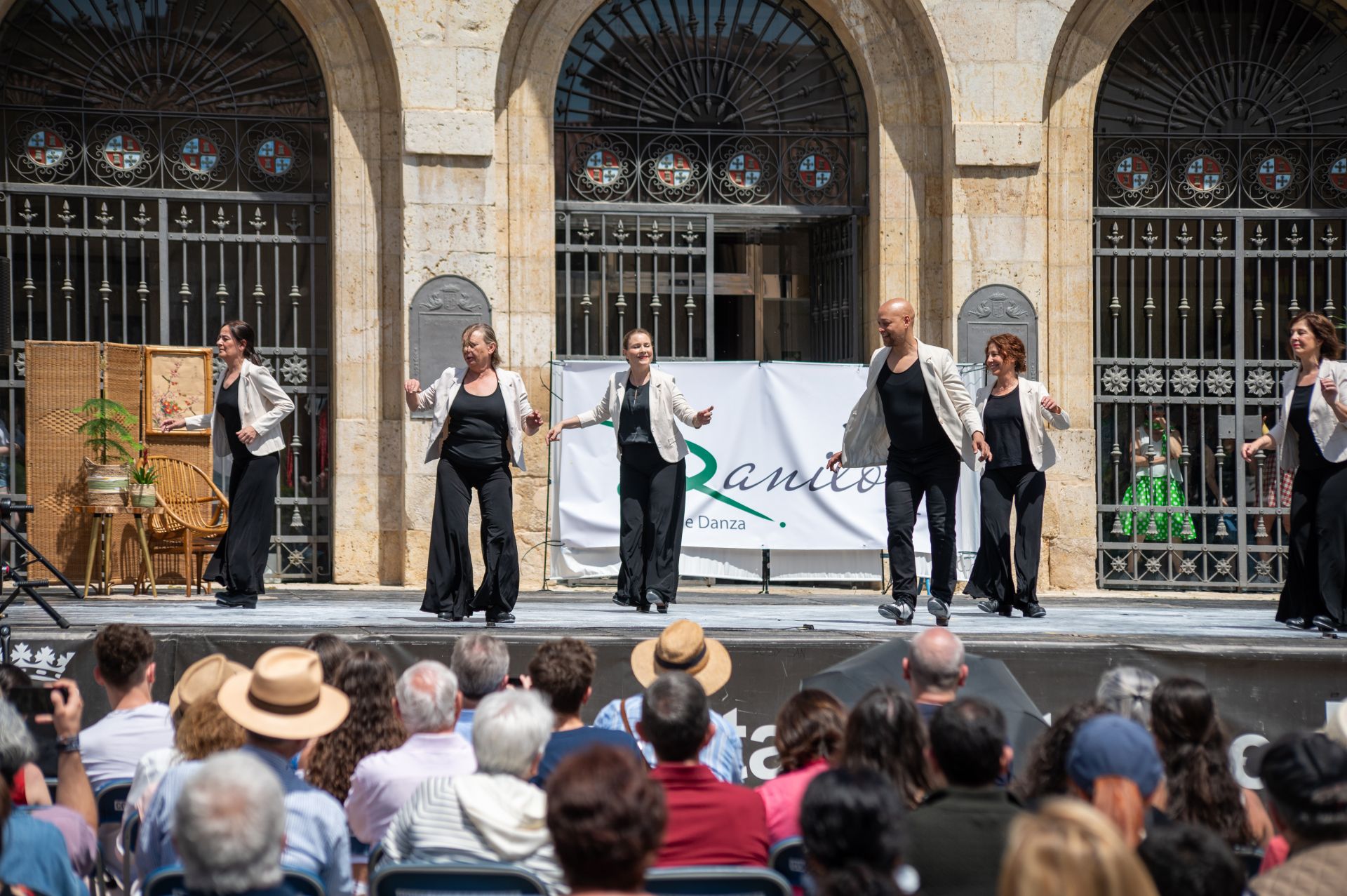 Cuarenta bailarines celebran en Palencia el día del claqué