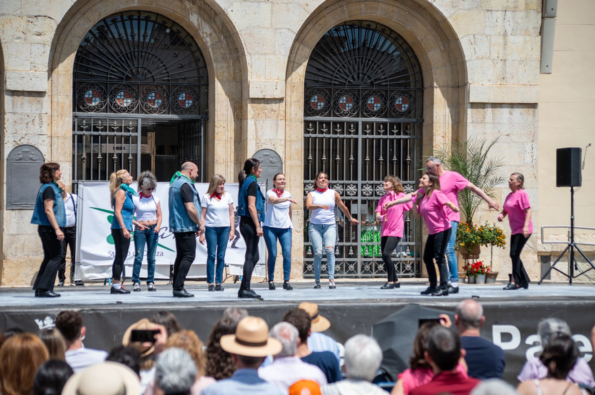 Cuarenta bailarines celebran en Palencia el día del claqué
