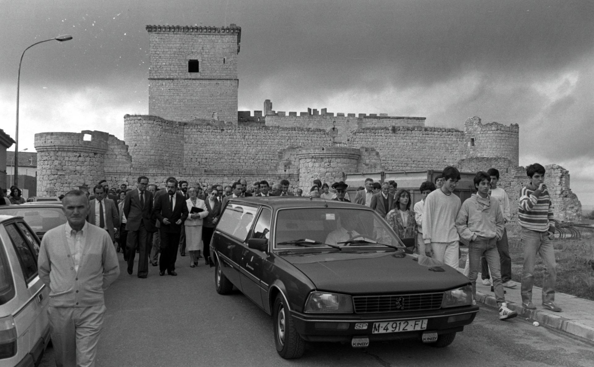El castillo de Portillo, propiedad del investigador y donado a la Universidad, fue testigo del último viaje de Pío del Río Hortega. Sus restos mortales llegaron a Valladolid cuarenta y un años después de su muerte en Buenos Aires. 13 de octubre de 1983.