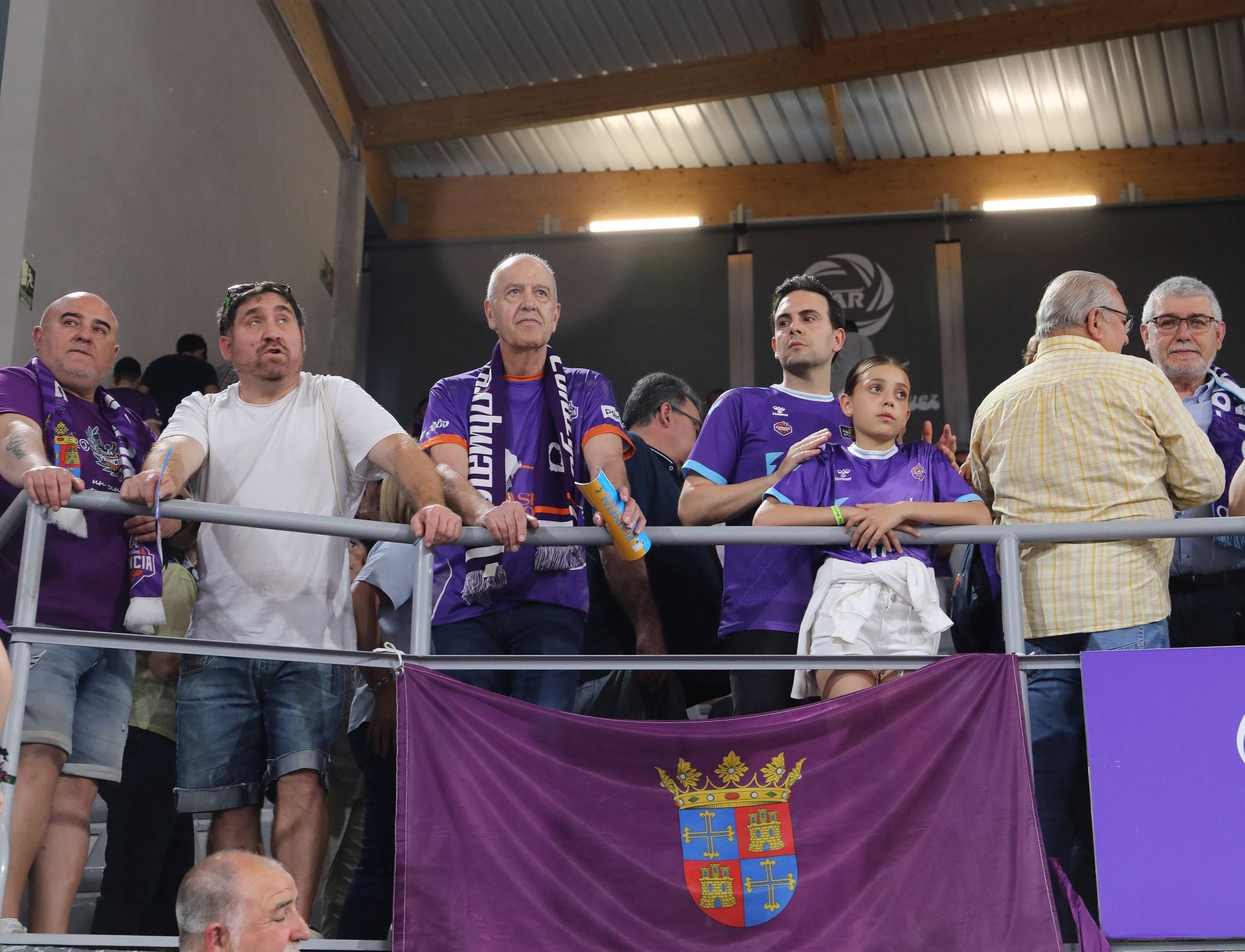 Así anima el público palentino al Súper Agropal ante el Obradoiro