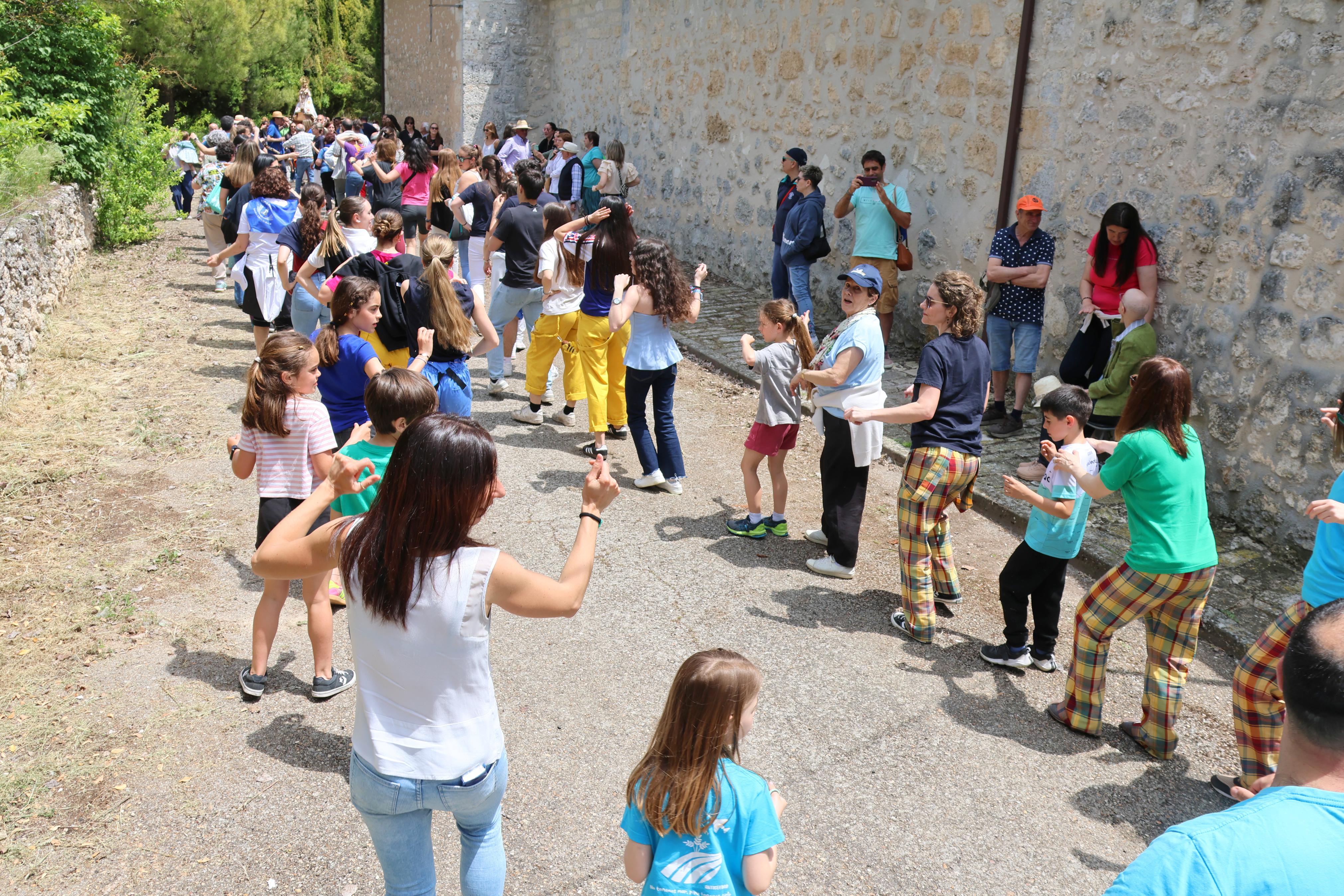 Antigüedad danza a la Virgen de Garón