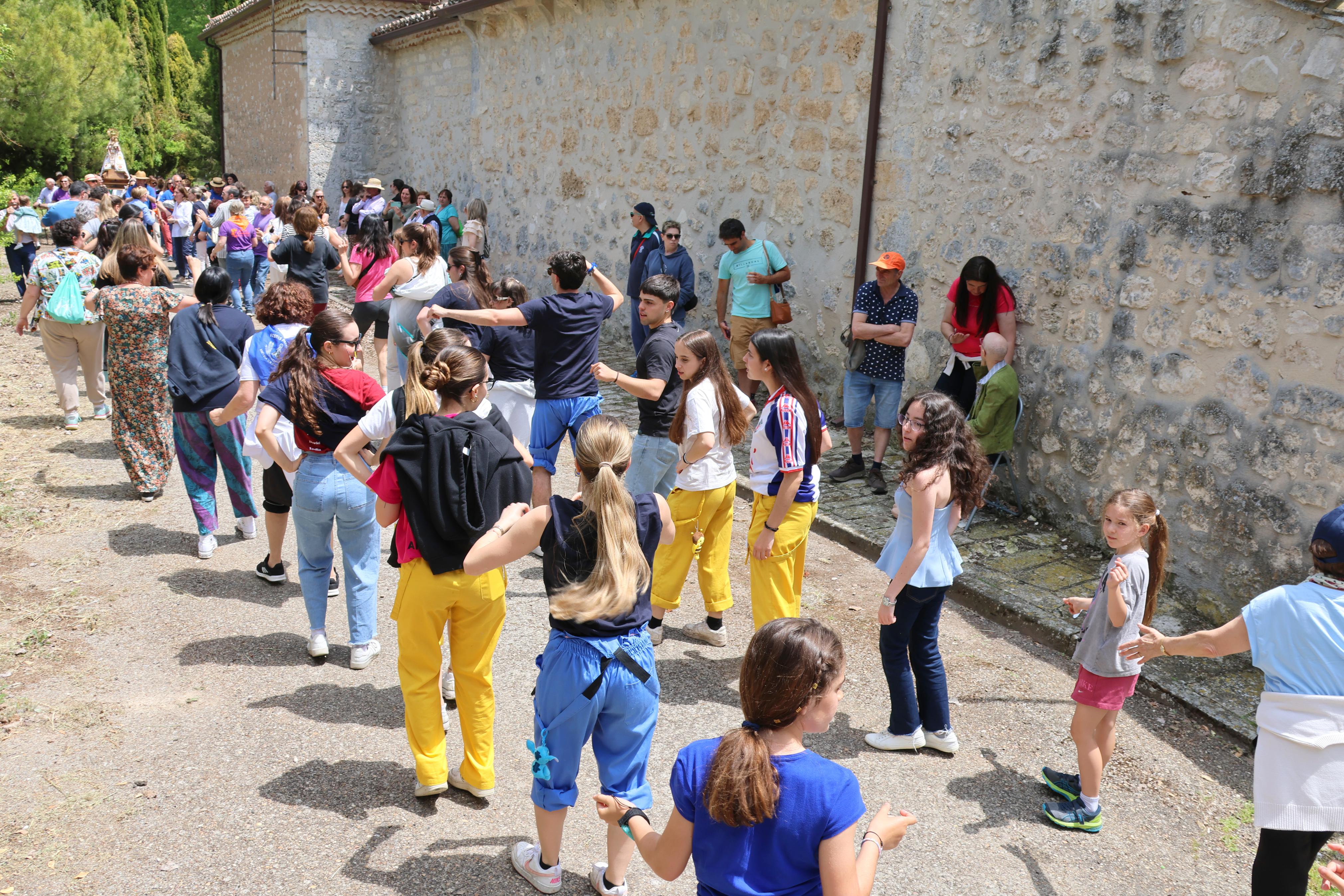 Antigüedad danza a la Virgen de Garón
