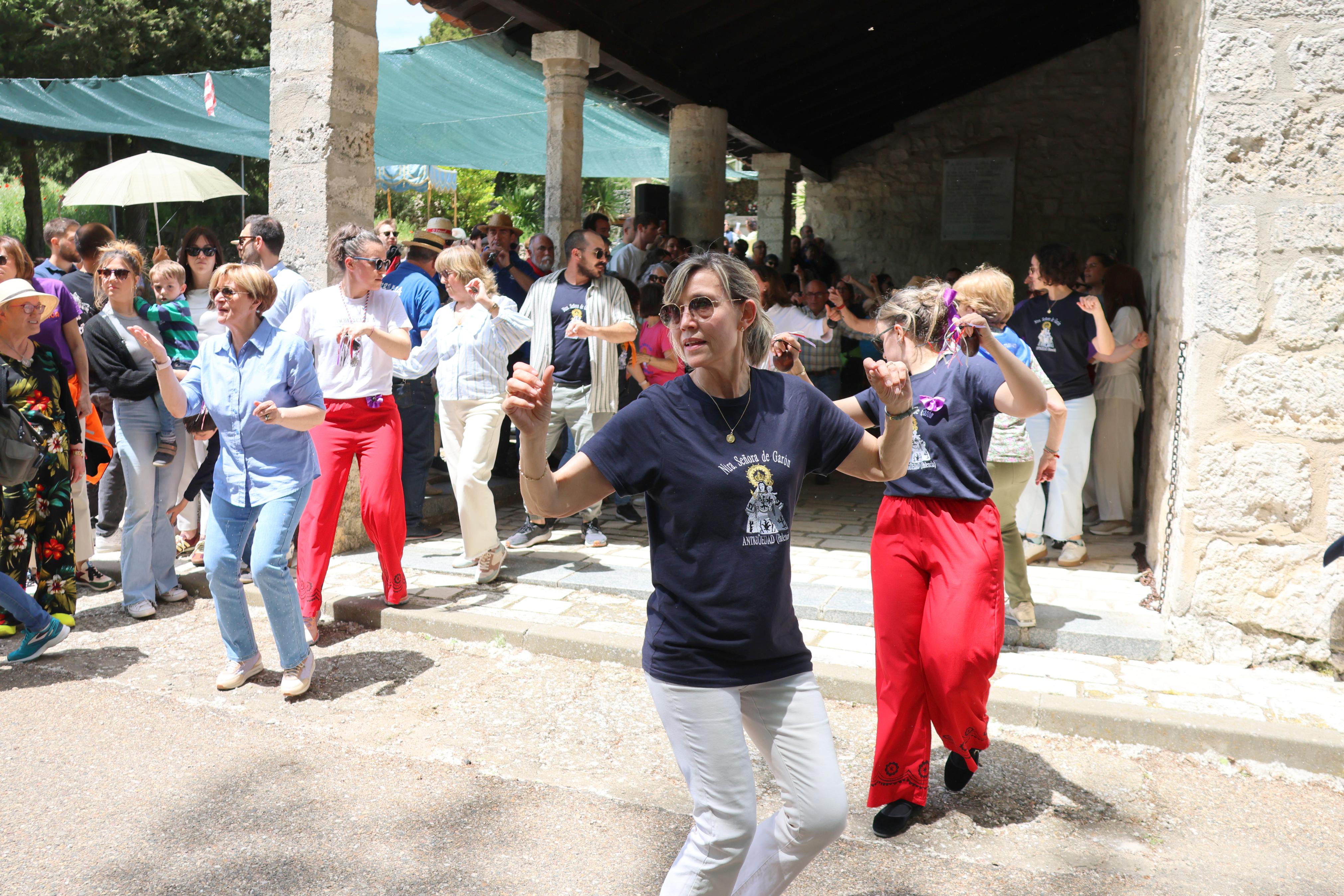 Antigüedad danza a la Virgen de Garón