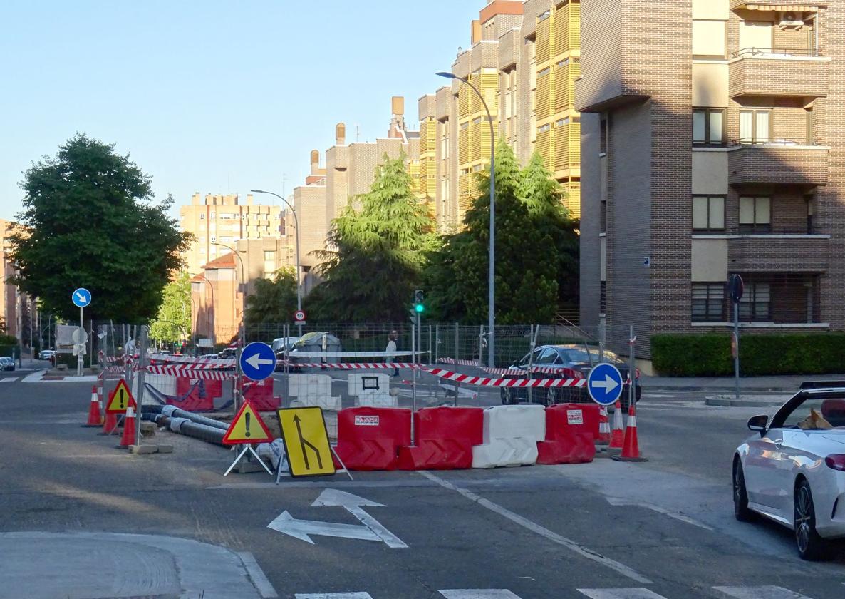El islote por obras habilitado en el cruce de Hernando de Acuña con Ciudad de la Habana.