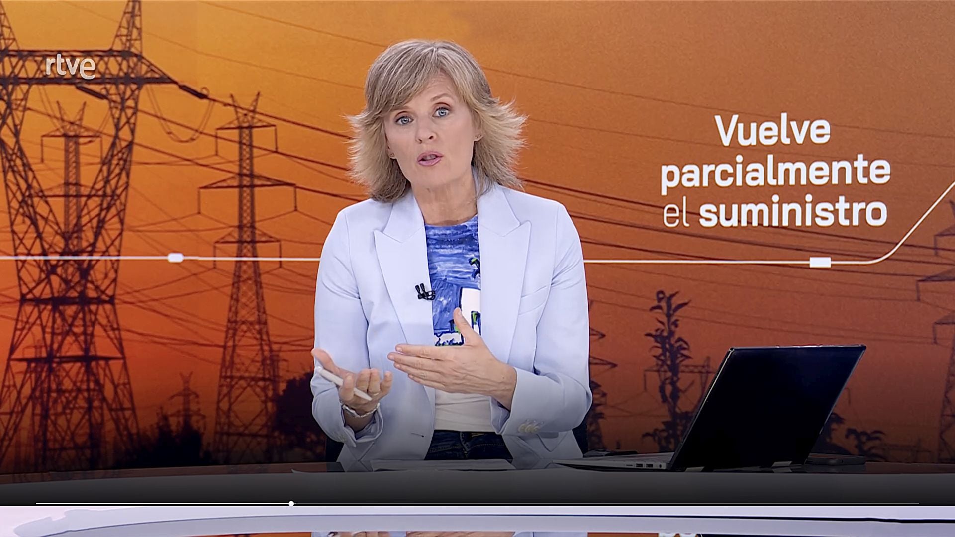Marta Carazo, durante el 'Telediario 2' del lunes 28 de abri.