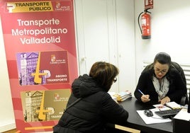 Oficina del transporte metropolitano de Valladolid en la estación de autobuses.