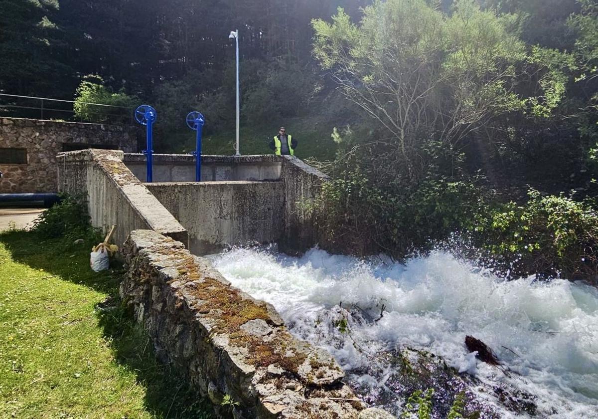 Inicio de la primera fase del desembalse de El Tejo, en El Espinar (Segovia).