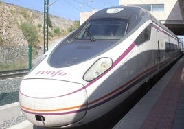 Tren en la estación Guiomar.