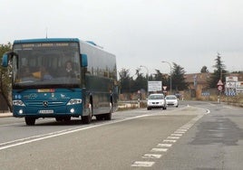 Un autobús que conecta Segovia, La Granja y Valsaín.