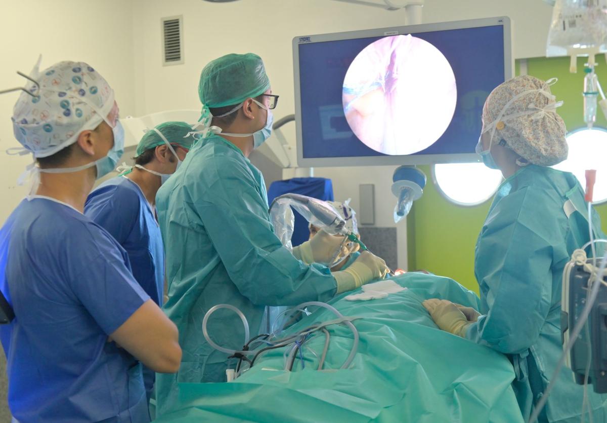Las asociaciones de vecinos denuncian la «opacidad» en las listas de espera sanitarias