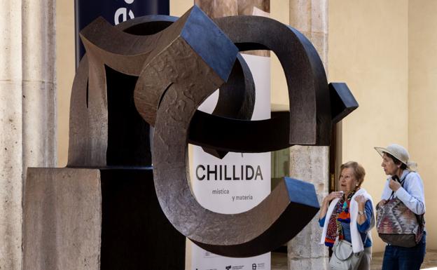 Una pieza monumental del artista donostiarra en el vestíbulo del Colegio de San Gregorio.