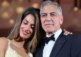 George Clooney, junto a su esposa, Amal Alamuddin, en una fotografía de archivo.