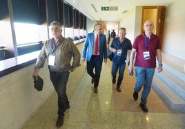 El comité de empresa de Azucarera, el martes en las Cortes.