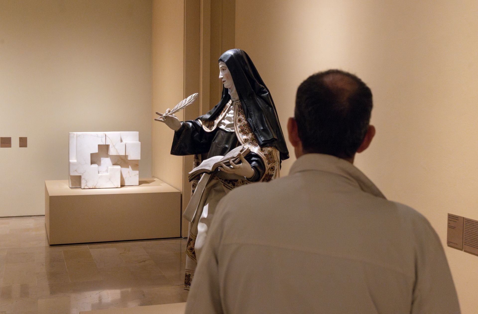 Las imágenes de la exposición que confronta a Chillida con el barroco