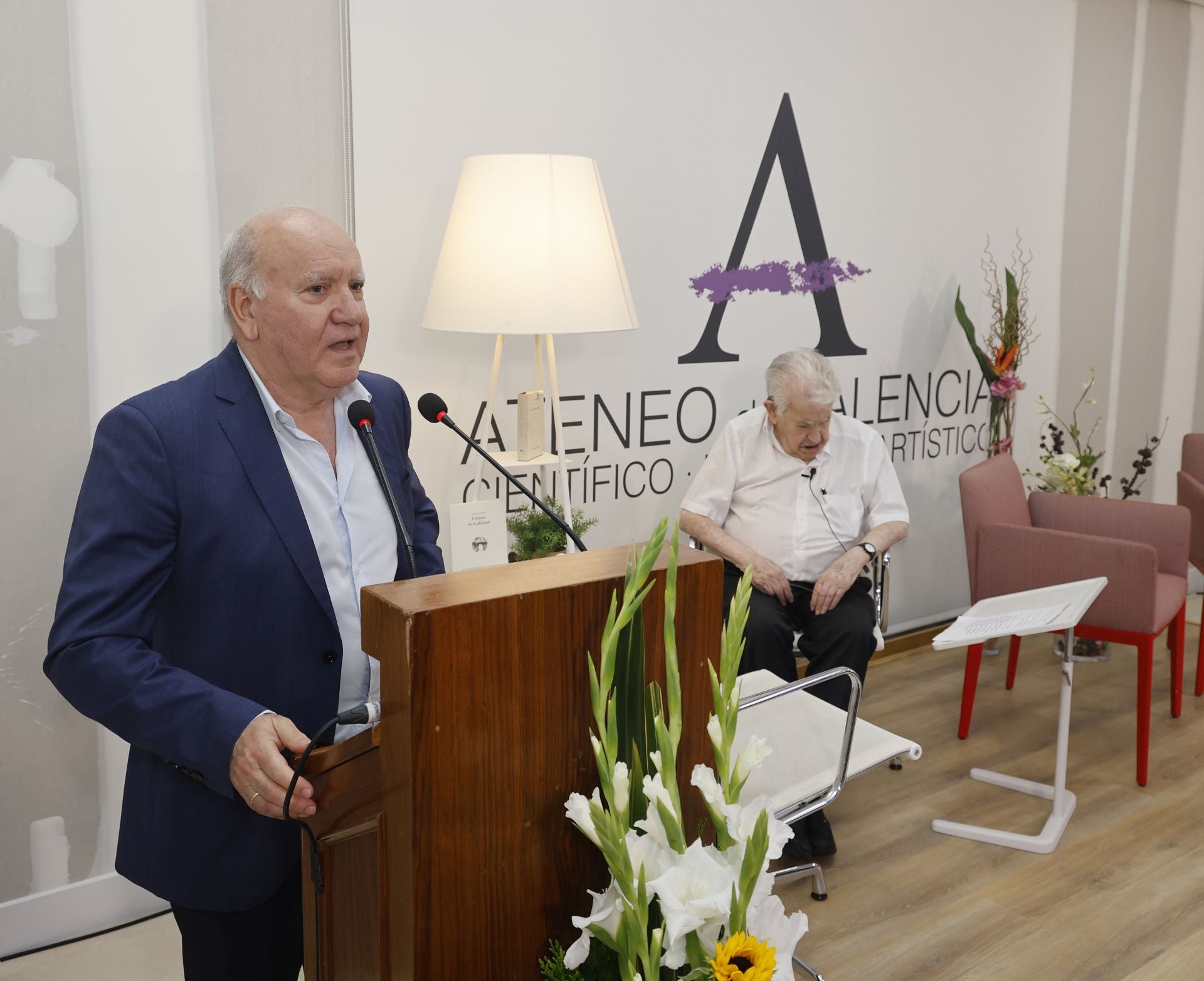Gamoneda apadrina la nueva sede del Ateneo en Palencia
