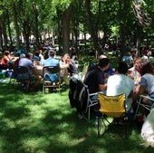 Alameda de la Fuencisla, durante un almuerzo popular.