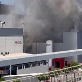 Arde parte de la cubierta de la fábrica Prosol de Venta de Baños