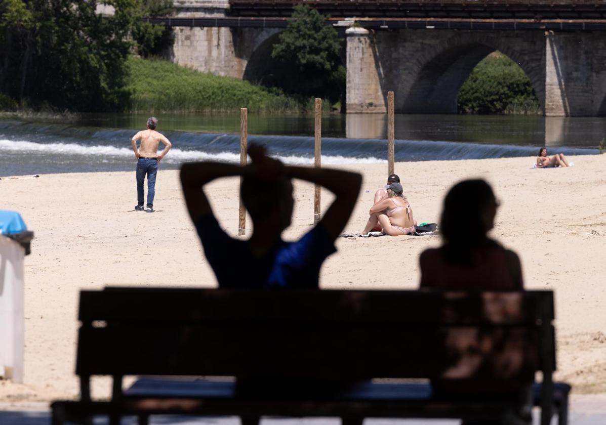 La playa de Las Moreras, en la tarde de este jueves.
