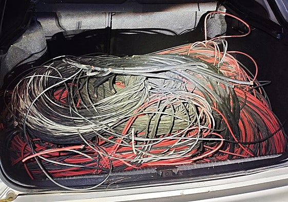 Cable recuperado por la Guardia Civil.