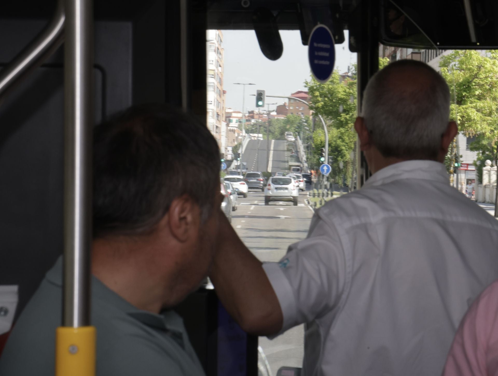 La visita de Carnero al viaducto de Arco de Ladrillo el día de su reapertura