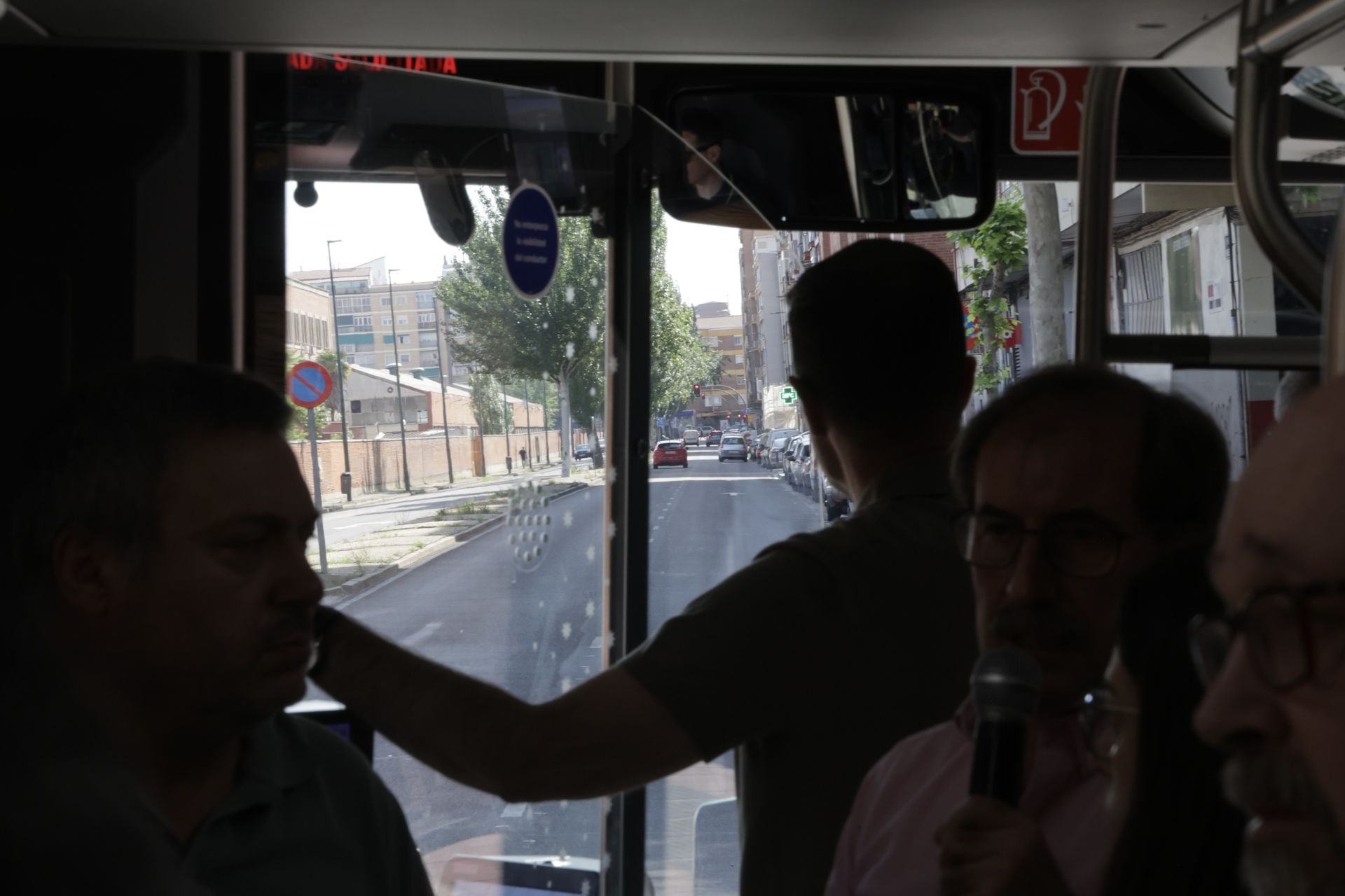 La visita de Carnero al viaducto de Arco de Ladrillo el día de su reapertura