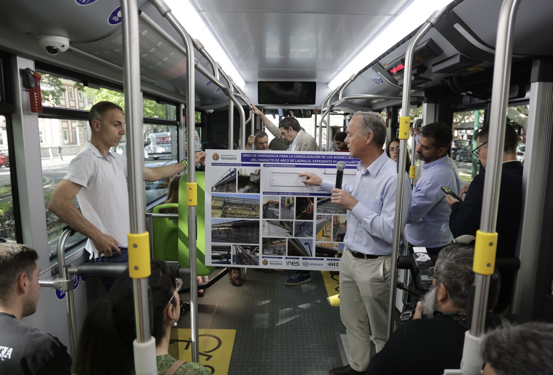 La visita de Carnero al viaducto de Arco de Ladrillo el día de su reapertura