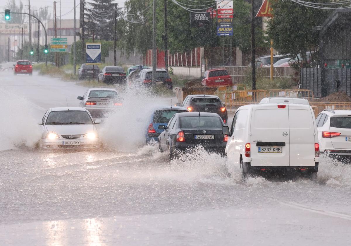Emergencias gestiona 40 incidentes por la tormenta caída en Valladolid esta tarde