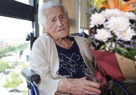 María Luisa Burgos celebra su 107 cumpleaños en Residencia Ballesol en Parquesol.