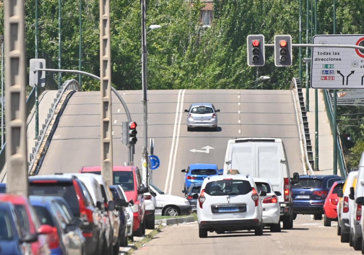 El viaducto de Daniel del Olmo, desde el polígono de Argales.