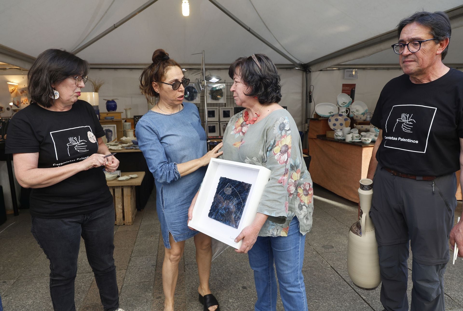 La cerámica impone arte y color a la Feria Chica en Palencia