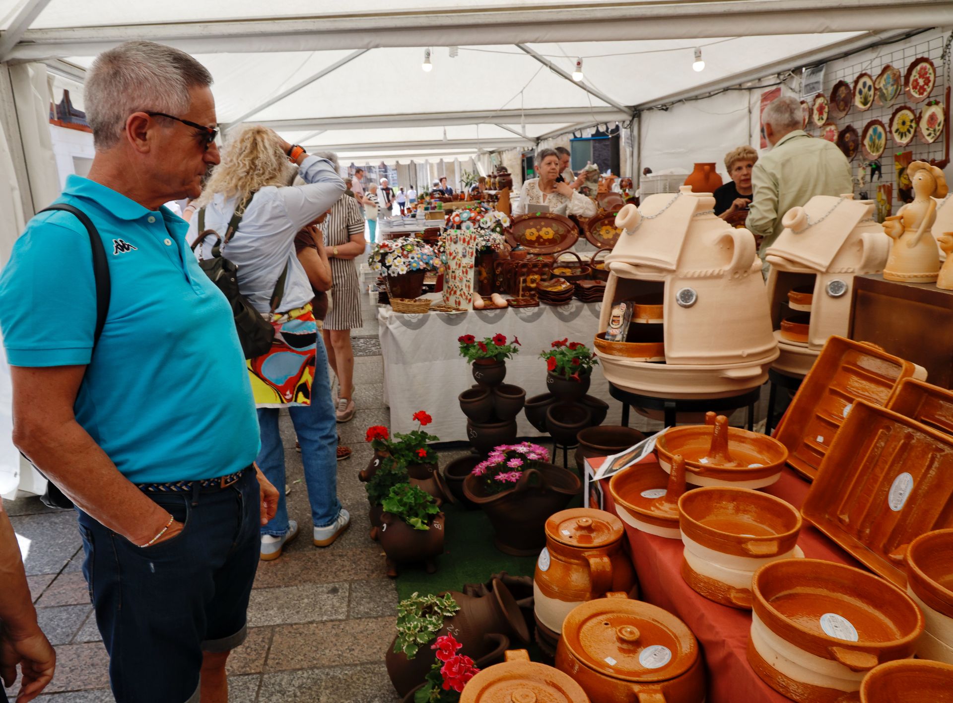 La cerámica impone arte y color a la Feria Chica en Palencia
