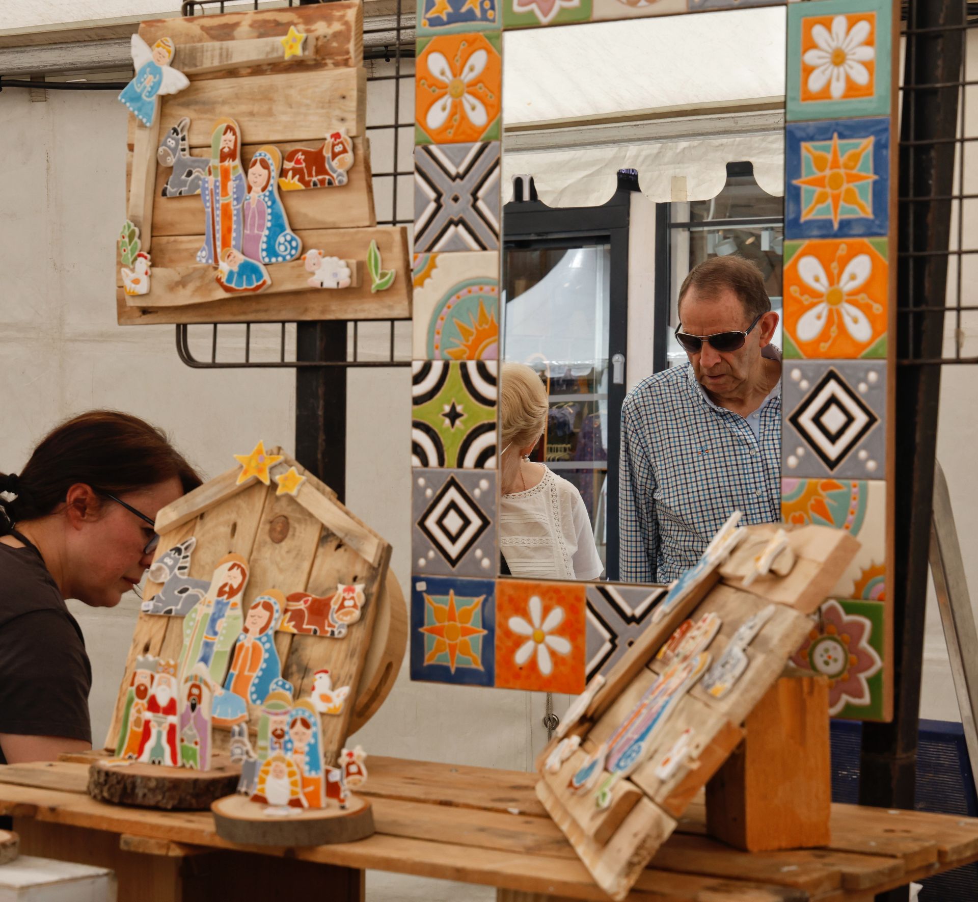 La cerámica impone arte y color a la Feria Chica en Palencia