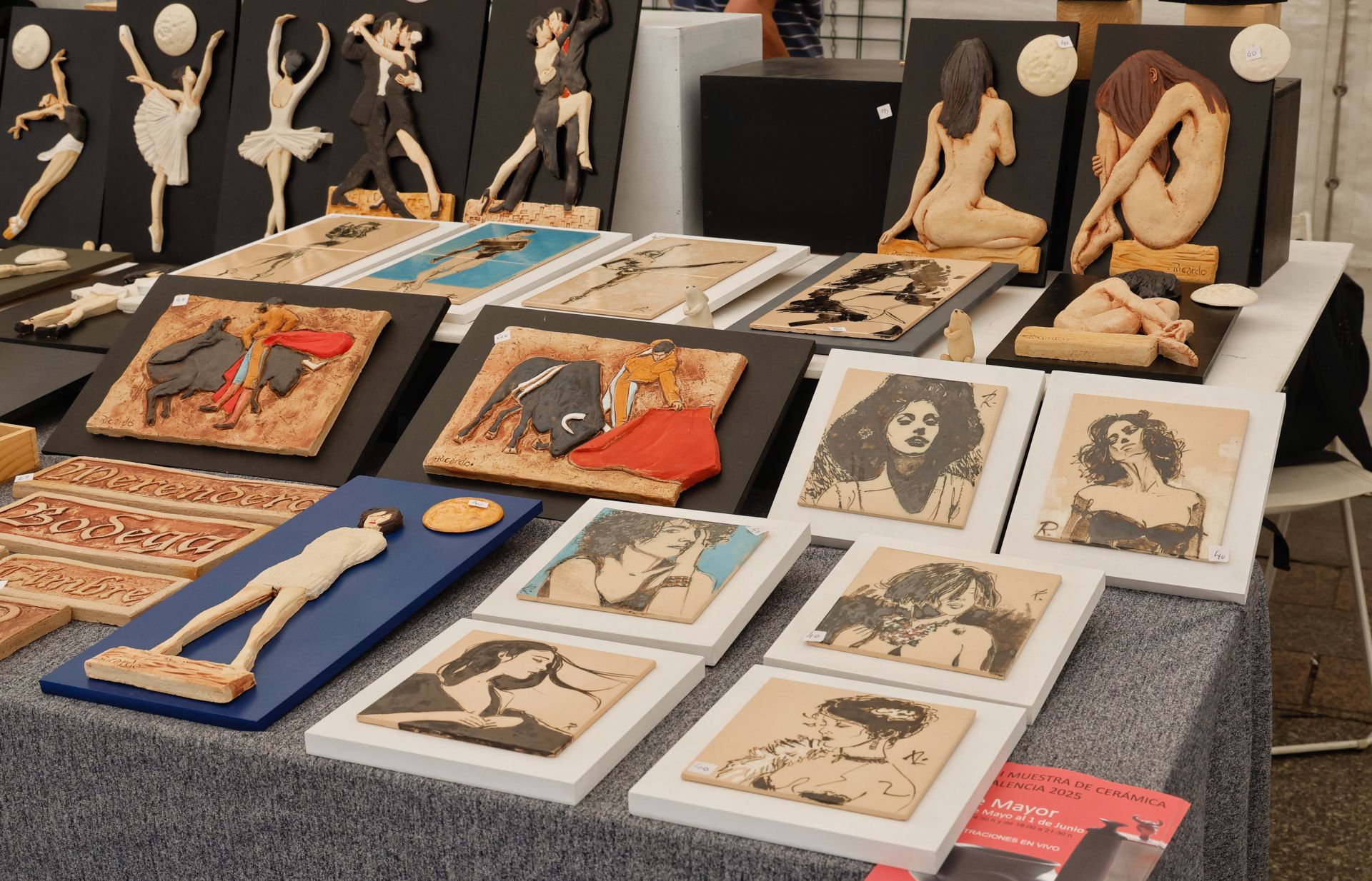 La cerámica impone arte y color a la Feria Chica en Palencia