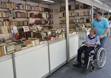 La falta de relevo generacional golpea la Feria del Libro Antiguo